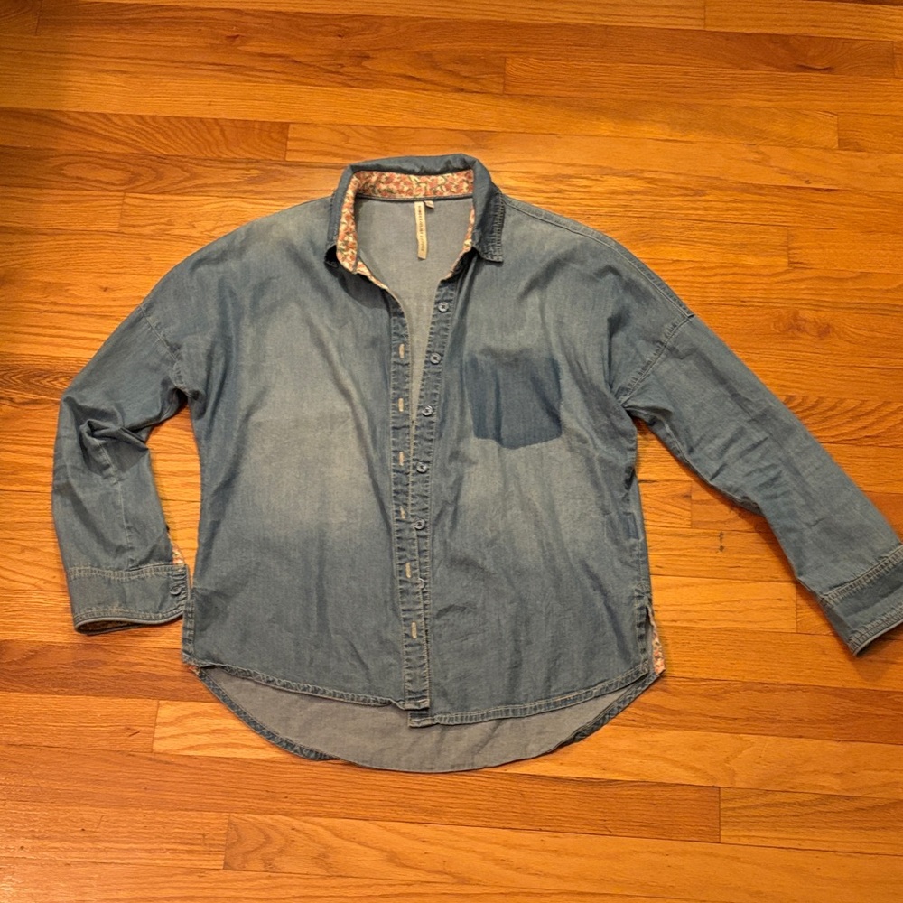 Romeo & Juliet women’s small lightweight Denim Button-Up Shirt